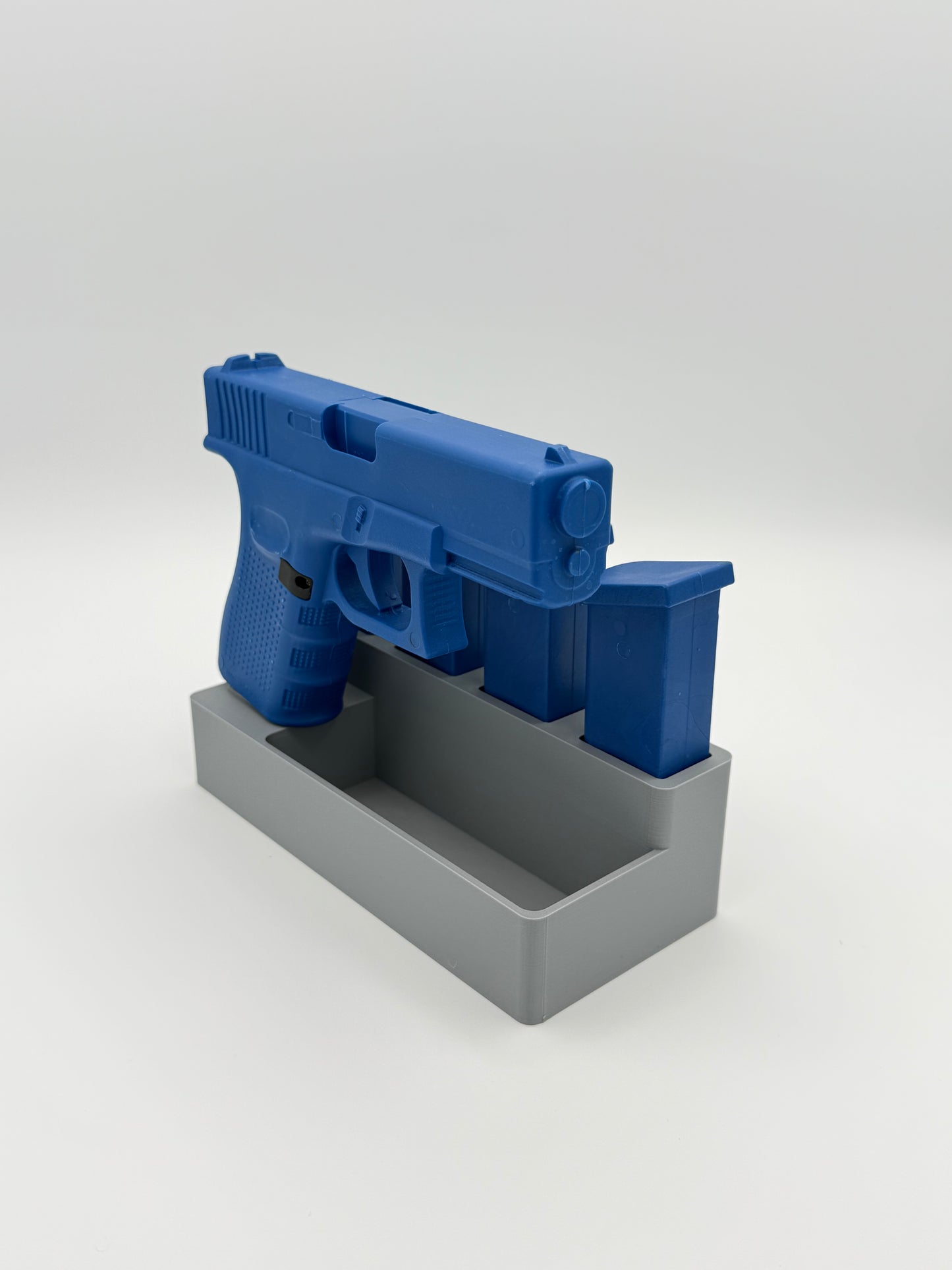 Large Pistol Stand, 4 magazines